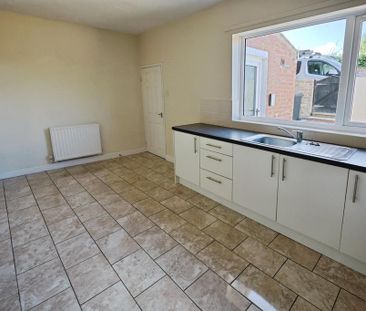 2 bedroom end of terrace house to rent - Photo 5