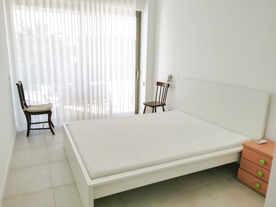 Apartamento T2 para Arrendamento Anual na Praia da Rocha, Portimão - Photo 1