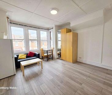 Park Avenue, Palmers Green, N13 - Photo 1