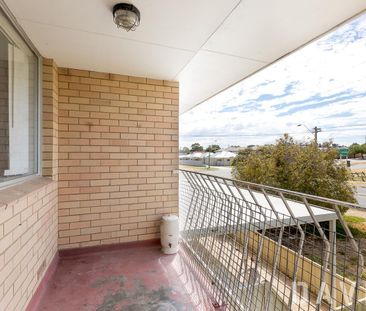 Cosy & Low Maintenance Apartment - Available Now - Photo 6