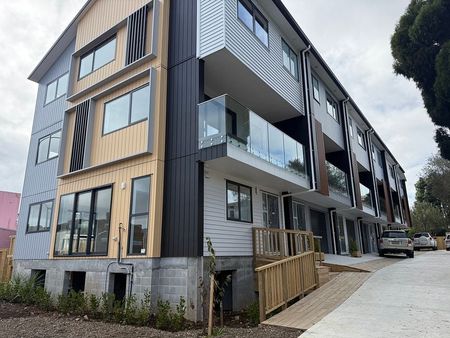 Brand New Excutiove family home - Photo 2