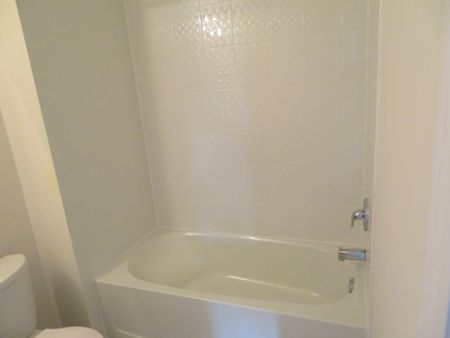 For Lease - 36 Valleybrook Road, Barrie, Ontario - Photo 4