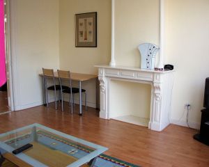 Plantage Badlaan for one expat only, a room en suite. 2 furnished rooms divided by a sliding door, 1 living and 1 bedroom. Own kitchen and bathroom - Foto 1