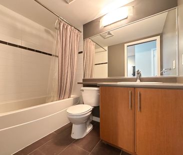 Bright 2 Bed High Rise Condo With False Creek Views - Photo 5