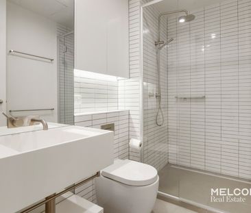 MODERN AND CENTRAL - UNFURNISHED APARTMENT WITH WHITEGOODS - Photo 4