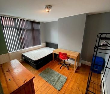 4 bedroom private hall to rent - Photo 3