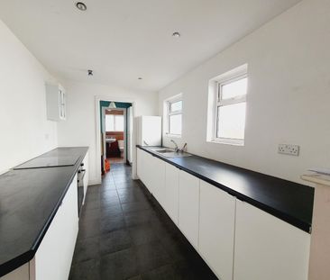 2 bedroom terraced house to rent - Photo 3