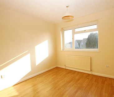 3 bedroom Terraced House to let - Photo 4