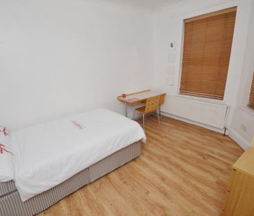 6 bedroom terraced house to rent - Photo 4