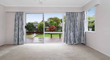 Generous Family home - Photo 2