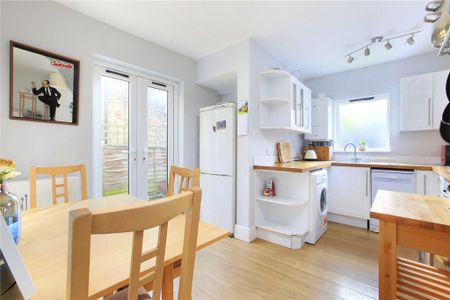 2 bedroom maisonette to rent - Photo 4