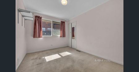 Spacious Five Bedroom Family Home in a Prime Location - Photo 4