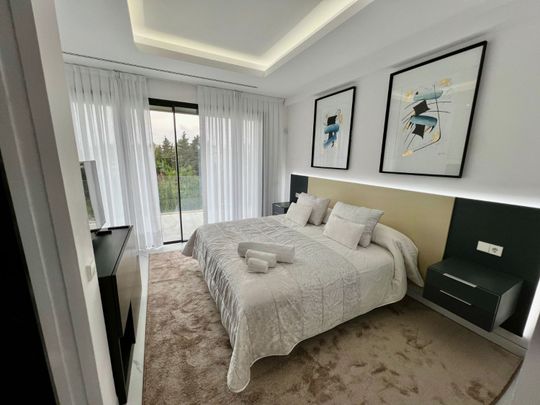 Alquiler Villa en Milla De Oro, Marbella - Photo 1