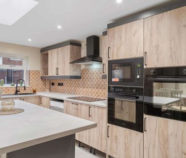 🏡 Stunning 5-Bedroom HMO | All Ensuite | Fully Renovated | Castle B... - Photo 4