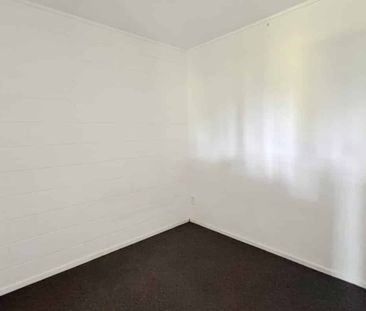 One-Bedroom Apartment with Parking in Mt Wellington - Photo 3