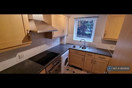 1 bedroom flat to rent - Photo 2