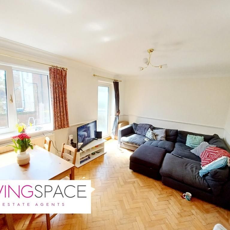 3 bedroom flat to rent - Photo 1