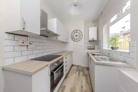 2 bedroom terraced house to rent - Photo 4