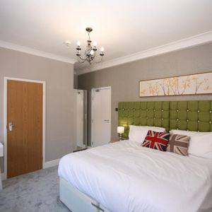 1 bedroom in a house share to rent - Photo 2