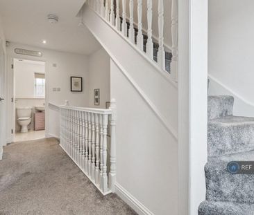 3 bedroom end of terrace house to rent - Photo 1