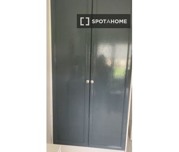 Room for rent in 4-bedroom house in Naas - Photo 5