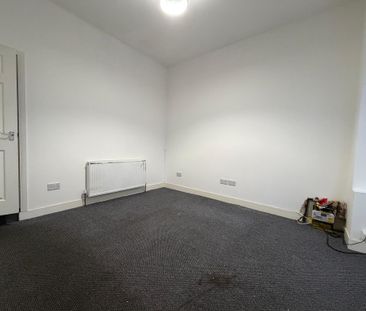 3 Bedroom Mid Terraced House For Rent - Photo 4