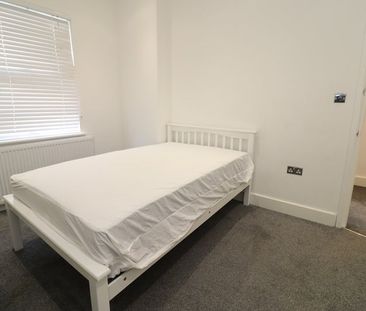 Room in a Shared House, Cafe Bleu, W3 - Photo 1