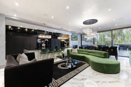 5 bedroom detached house to rent - Photo 2