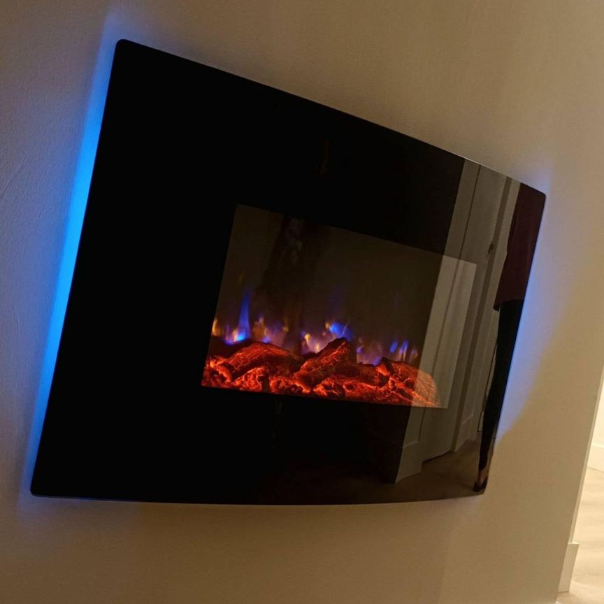 Style and Comfort, Fully Renovated & Architecturally Designed 4 Bedroom Family House with Versatile Floorplan. Large Entertaining Backyard. - Photo 1