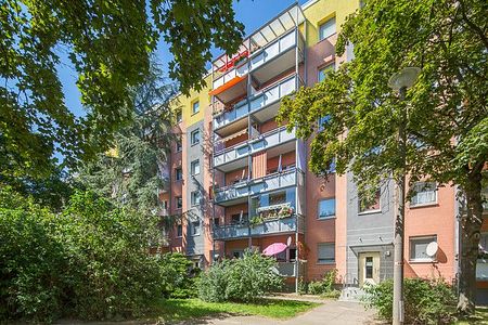 Familien aufgepasst: 3-Zimmerwohnung mit Balkon im Erdgeschoß! - Photo 2