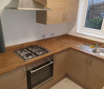 4 bedroom terraced house to rent - Photo 6