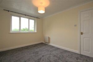 2 BEDROOM Flat - Photo 2