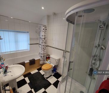 2 bedroom semi-detached house to rent - Photo 2