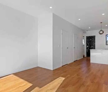 Modern 3 Bedroom Townhouse in Fairview Heights - Photo 2