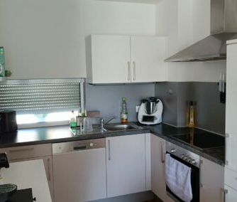 Schöne, moderne Wohnung mit Balkon, Lift und Carport. - Photo 4