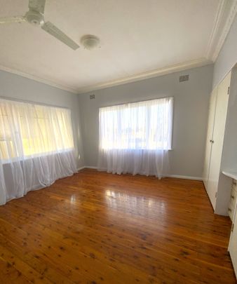 THREE BEDROOM HOME IN A CONVENIENT LOCATION - Photo 1