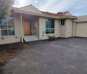 2/11 Studley Street, Mulgrave VIC 3170 - House For Rent | Domain - Photo 5