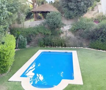 Alquiler de casa o chalet independiente en Elviria - Photo 1