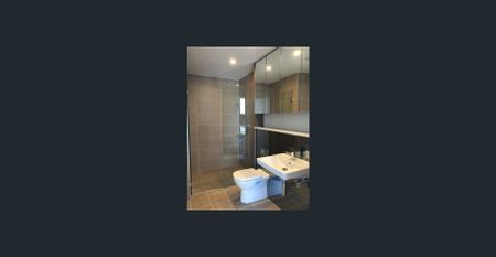 Designer Apartment With Panoramic Views North Facing Bright All Day .A short walk to station, restaurants, cafes and shops. - Photo 5