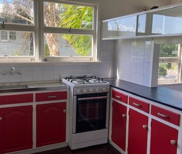 2 Bedroom Upstairs Unit in West End - Photo 2