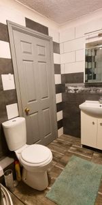 3 bedroom flat to rent - Photo 4