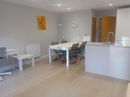 Ascot, Berkshire, SL5 - Photo 2