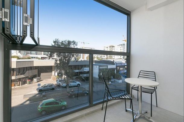 MILTON- FULLY FURNISHED 1 BEDROOM 1 BATHROOM APARTMENT WITH 1 CARPARK - JUST 2KM FROM THE CBD - Photo 1