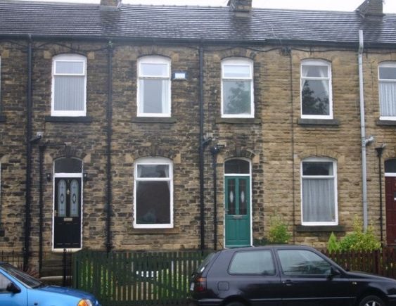 3 Bed - Brook Street, Moldgreen, Huddersfield, West Yorkshire - Photo 1