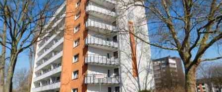 Einziehen und Wohlfühlen - großzügige und renovierte 2-Zimmer-Wohnung mit Laminat und Balkon... - Photo 1