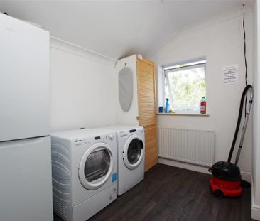 1 bedroom in a house share to rent - Photo 6