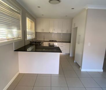 16/221A North Rocks Road, North Rocks NSW 2151 - House For Rent | D... - Photo 2