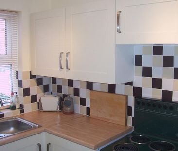 2 bedroom terraced house to rent - Photo 4