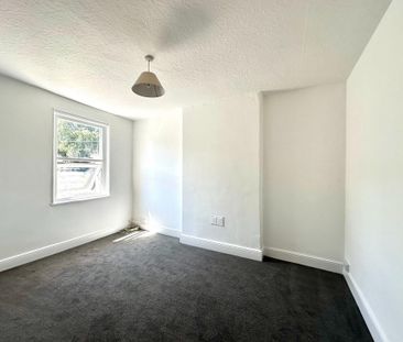 4 bedroom terraced house to rent - Photo 5