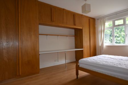 4 Bedroom Semi-Detached House - Photo 5